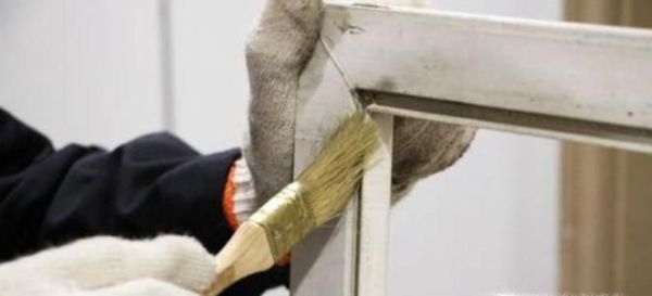 如何自己更换窗纱