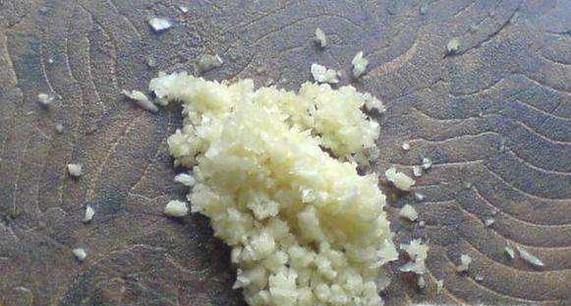 教你如何用大蒜钓鱼，鱼获翻倍让你满载而归