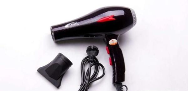 皮鞋被雨水泡了怎么办