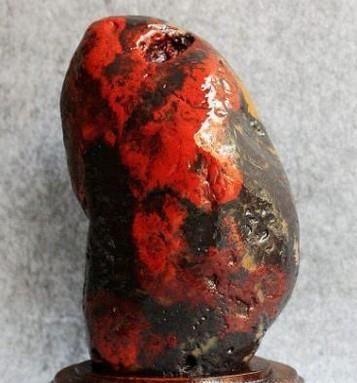 鸡血玉和鸡血石的区别，鸡血石和鸡血玉哪个好