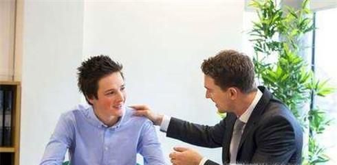 被人在背后说坏话怎么办