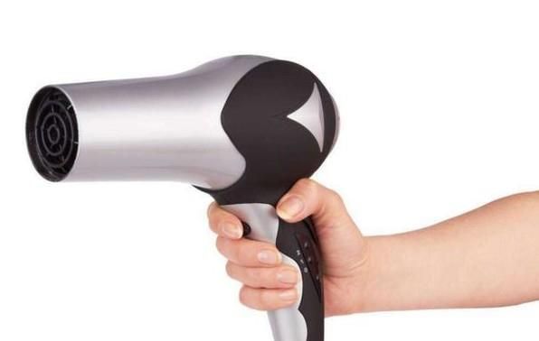 泡沫胶弄衣服上怎么洗掉