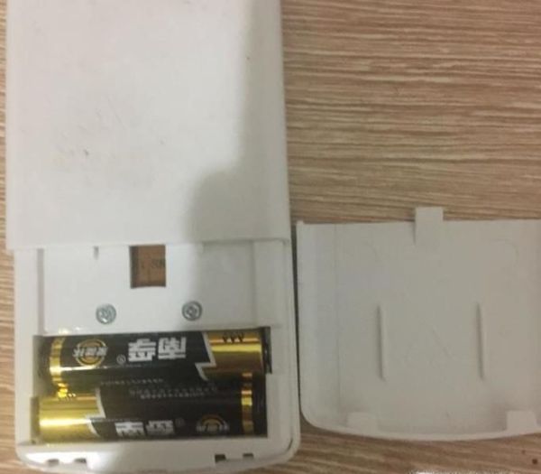 空调遥控器怎么拆开