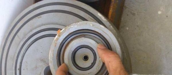 汽车冒蓝烟怎么办