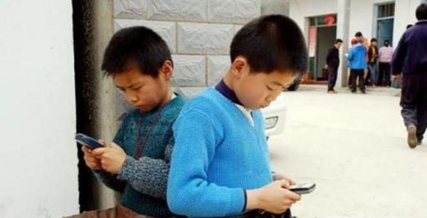 青少年玩手机的危害有哪些