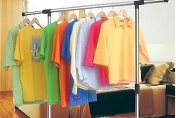 阴雨天衣服洗过有馊味怎么办