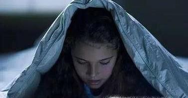 晚上玩手机的坏处