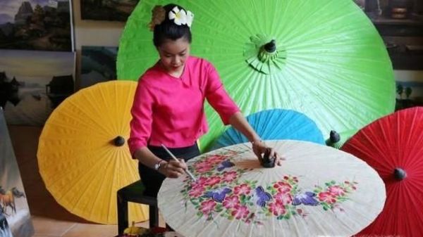 如何在雨伞上画画使颜色不掉