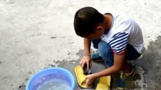 清洗拖鞋的巧妙方法