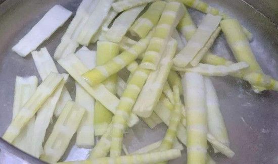 竹笋焯水后用冷水泡吗