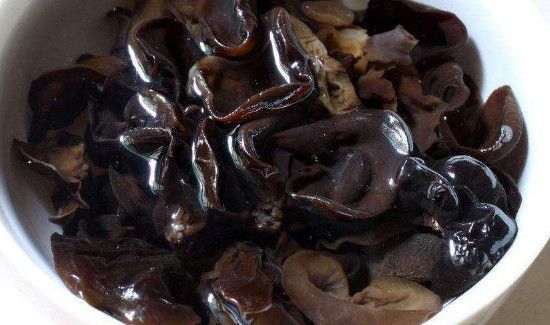 木耳泡了一晚上有毒吗