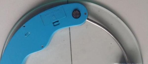 怎样更换人体电子秤电池