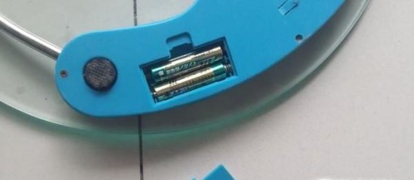 怎样更换人体电子秤电池