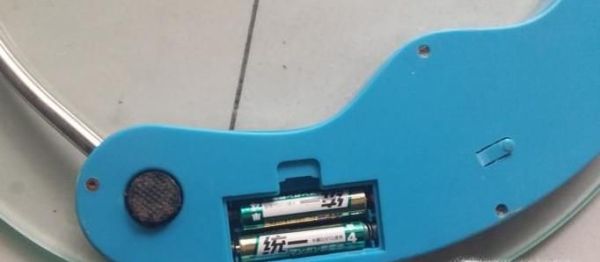 怎样更换人体电子秤电池