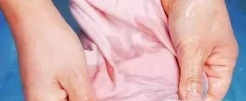 衣服上沾了辣椒油怎么快速去除