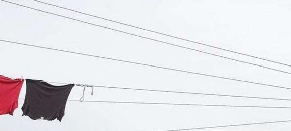 阴雨天衣服晾为什么有股异味