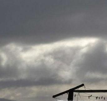 阴雨天衣服晾为什么有股异味