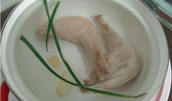 鸡腿焯水要多少时间