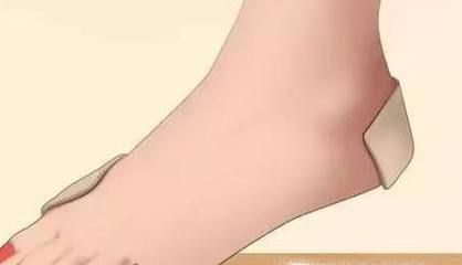 新鞋子磨脚怎么办，鞋子磨脚磨脚后跟怎么办