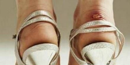新鞋子磨脚怎么办，鞋子磨脚磨脚后跟怎么办