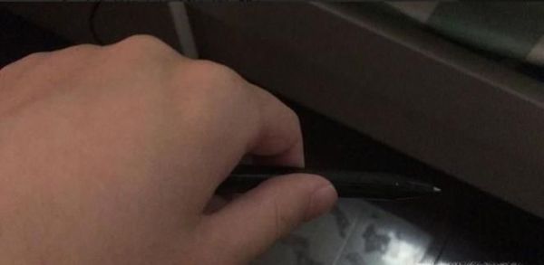 中性笔断油后继续书写