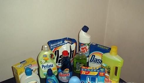 地毯上边有污渍怎么办？