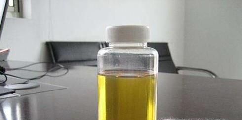 地毯上边有污渍怎么办？