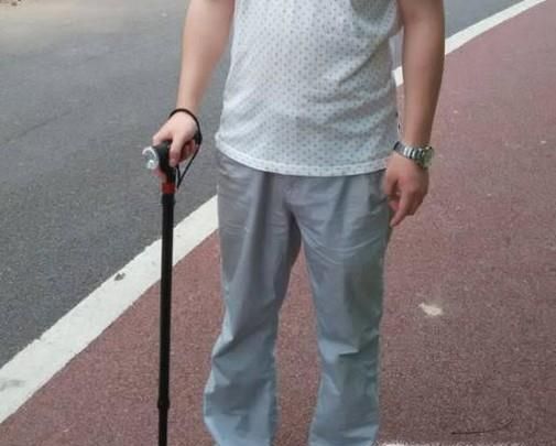 怎么给老人挑选拐杖？