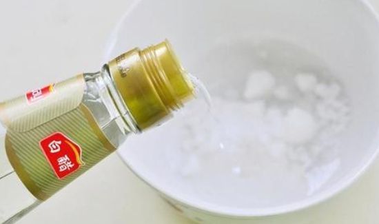 枇杷汁弄到衣服怎么洗干净