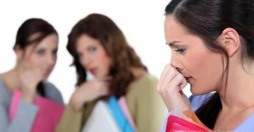 为什么很多人喜欢在背后对别人说三道四？