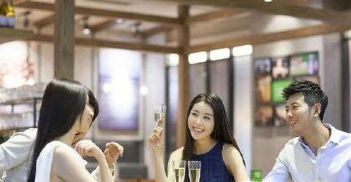 吃饭的过程中哪些行为会让别人厌烦？