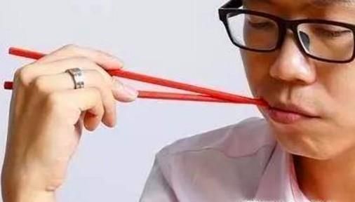 吃饭的过程中哪些行为会让别人厌烦？