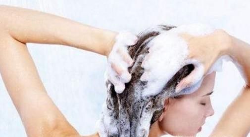 生活中哪些做法容易导致大量脱发？