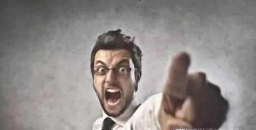 一个人太过于独特，行为上会有哪些表现？