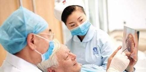 第一次戴假牙需要注意什么？