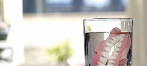 第一次戴假牙需要注意什么？