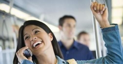 哪些迹象表明这个人可能快要下车了？