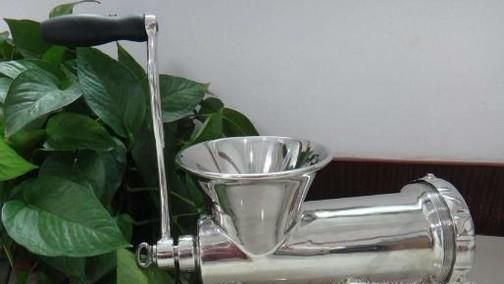 如何挑选手动绞肉机？