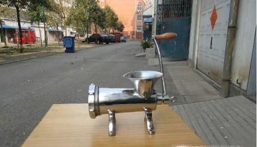 如何挑选手动绞肉机？