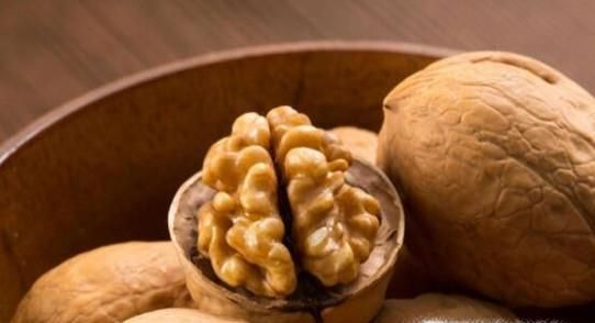 晚上失眠怎么办？失眠吃什么食物好