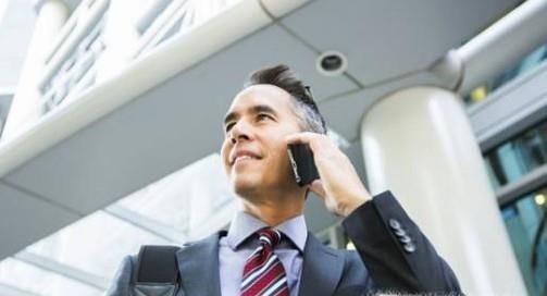 为什么有的人不知不觉起来走动着接电话？