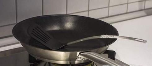 不锈钢餐具应该如何挑选？使用要注意什么？