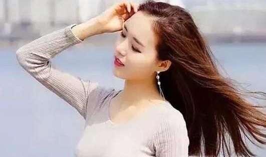 如何通过抚摸动作看人