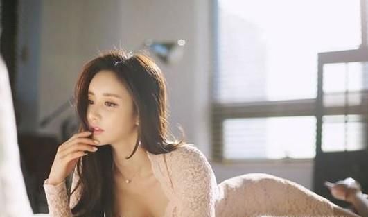 如何通过抚摸动作看人