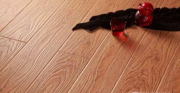 买地板的时候怎么选择？