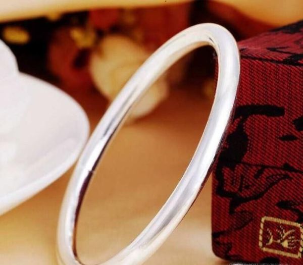 正确佩戴手镯的方法