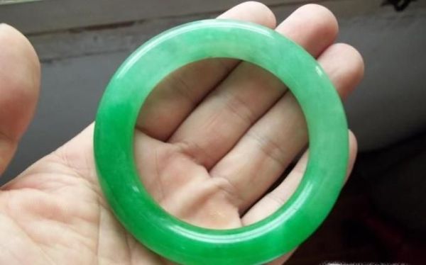 正确佩戴手镯的方法