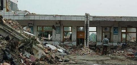 地震来时学校学生怎样逃生？