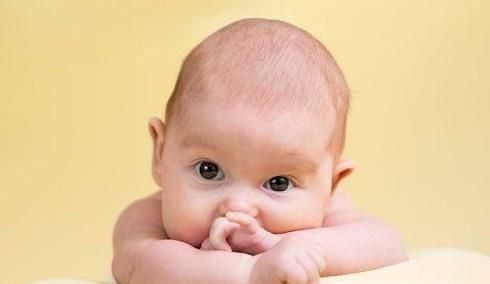 宝宝枕秃是什么原因？枕秃应该如何解决？