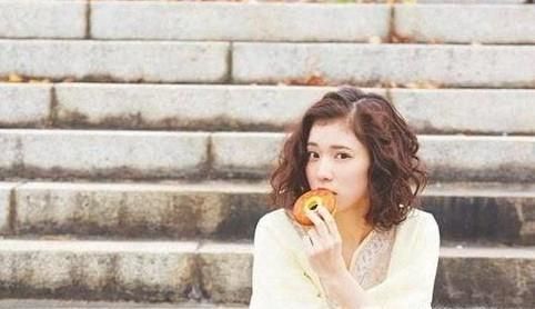 怎样拍照显脸小？